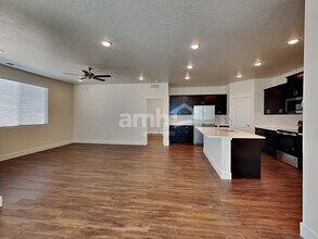 9376 W Dove Creek St in Star, ID - Building Photo - Building Photo