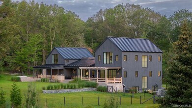 61 Red Fox Ln in Craryville, NY - Building Photo - Building Photo