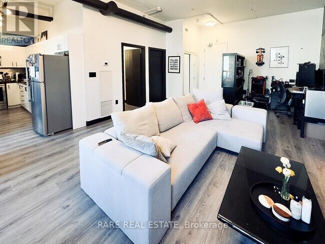 property at 66 Bay St S