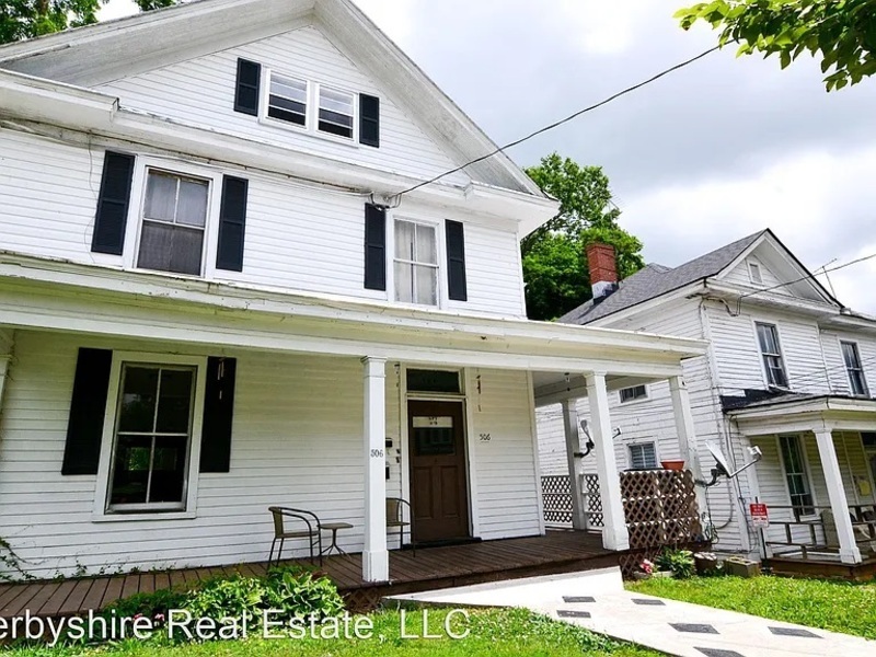 506 Stuart Ln in Lynchburg, VA - Building Photo