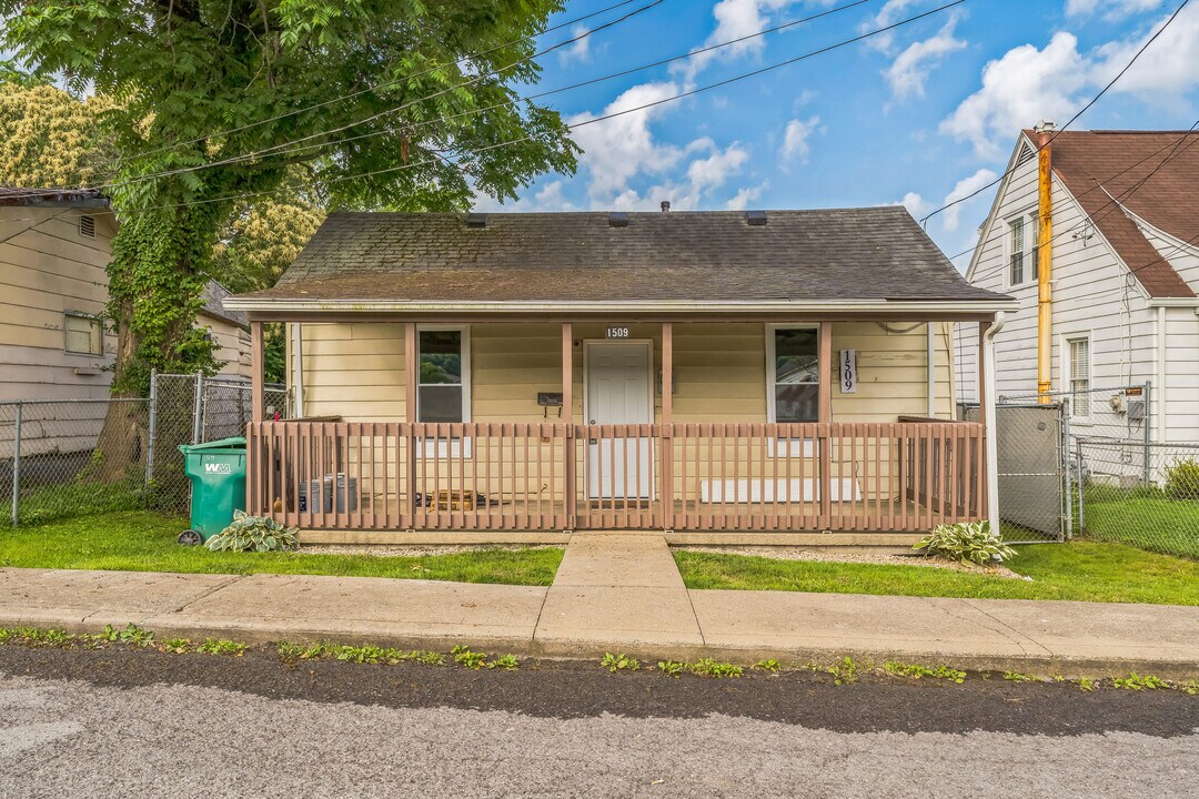1509 Franklin Ave in Clarksburg, WV - Building Photo