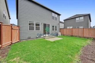 11009 Emmons Ct E in Puyallup, WA - Foto de edificio - Building Photo