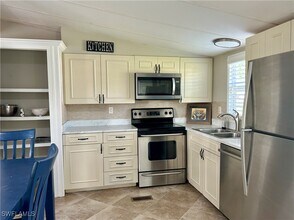 110 Pine Key Ln in Naples, FL - Building Photo - Building Photo