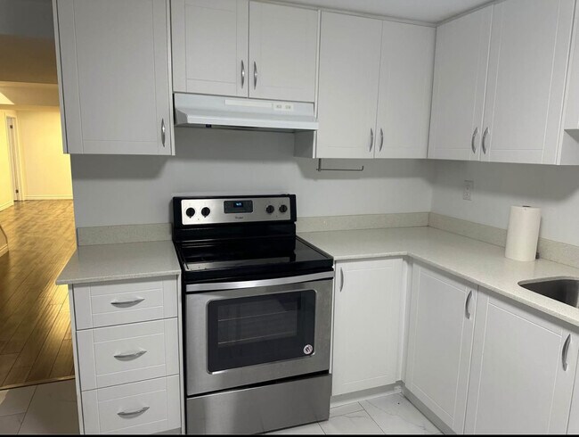 38 Ainley Rd in Ajax, ON - Building Photo - Building Photo