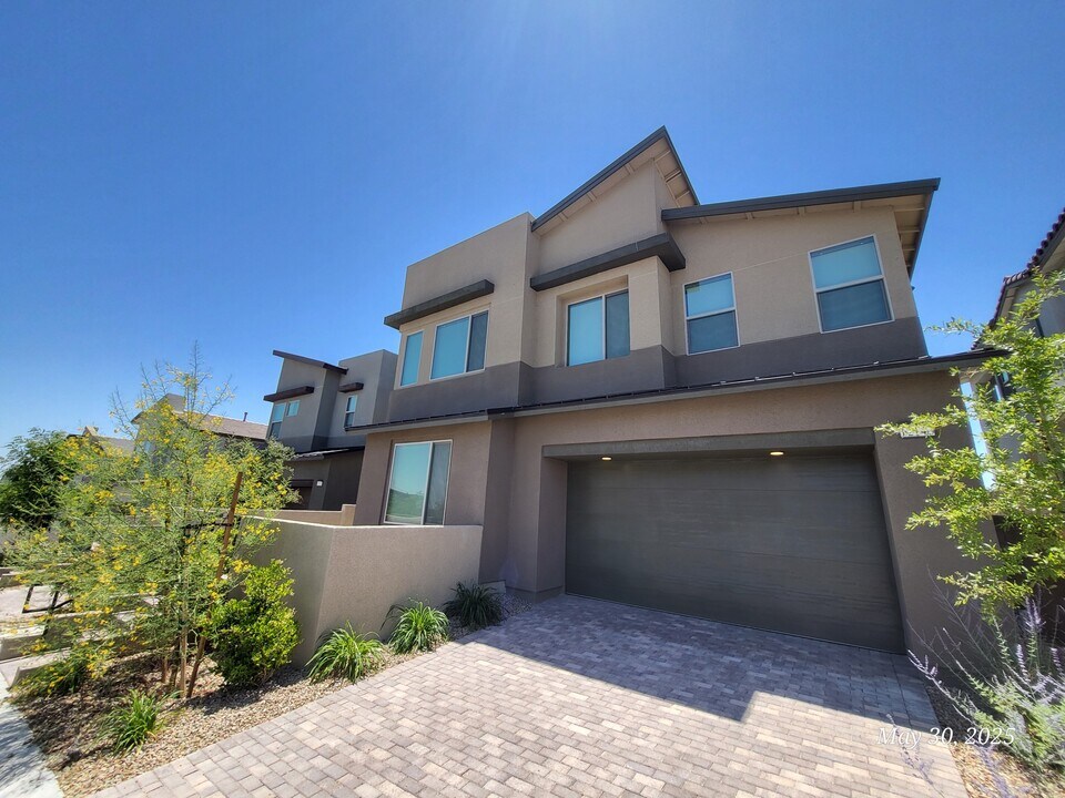 12143 Glentana Vw St in Las Vegas, NV - Building Photo