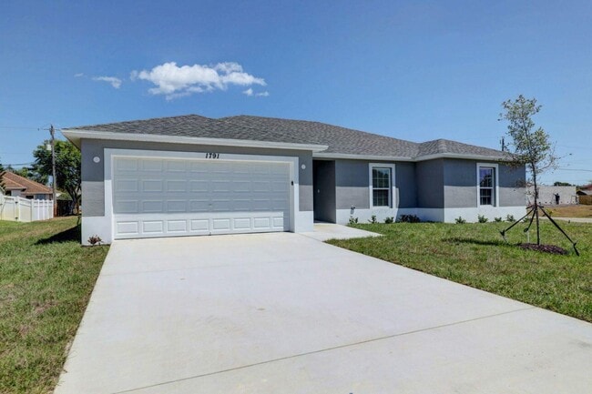 799 SW Sardinia Ave in Port St. Lucie, FL - Building Photo - Building Photo