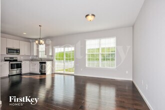 106 Katiemist Dr in St. Peters, MO - Building Photo - Building Photo