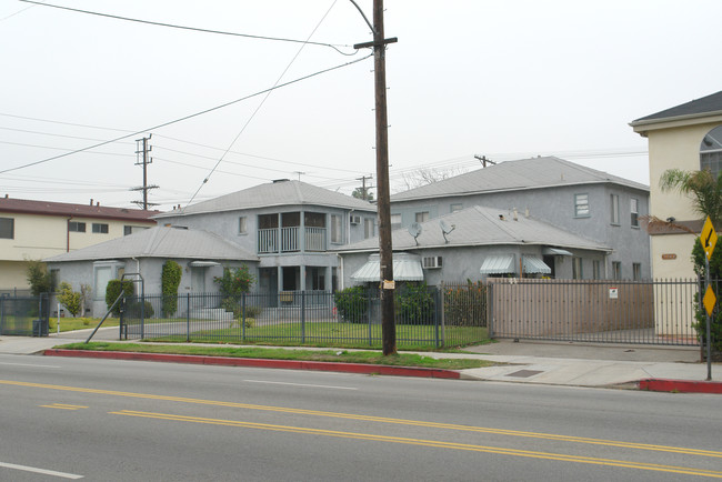 5752 Vineland Ave in North Hollywood, CA - Building Photo - Building Photo