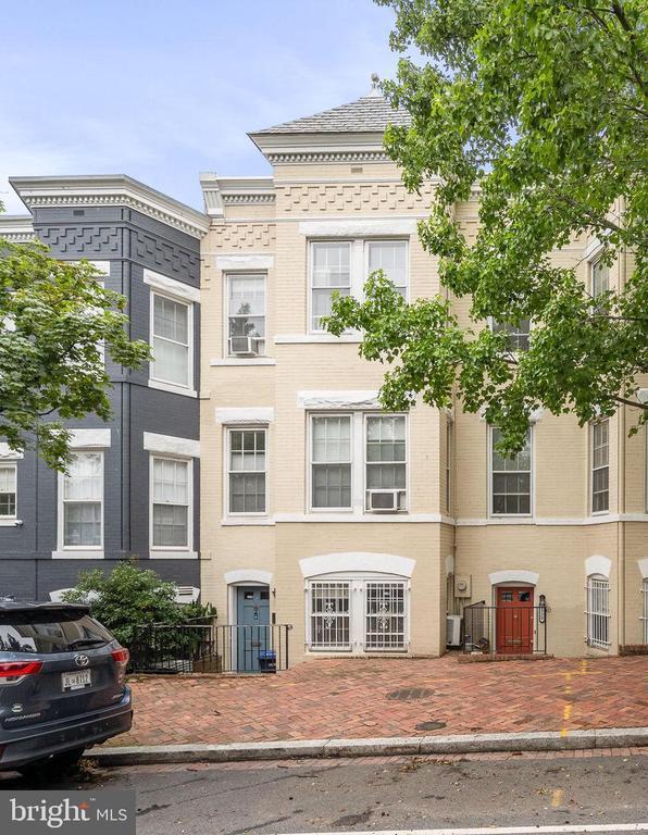 property at 1528 34th St NW