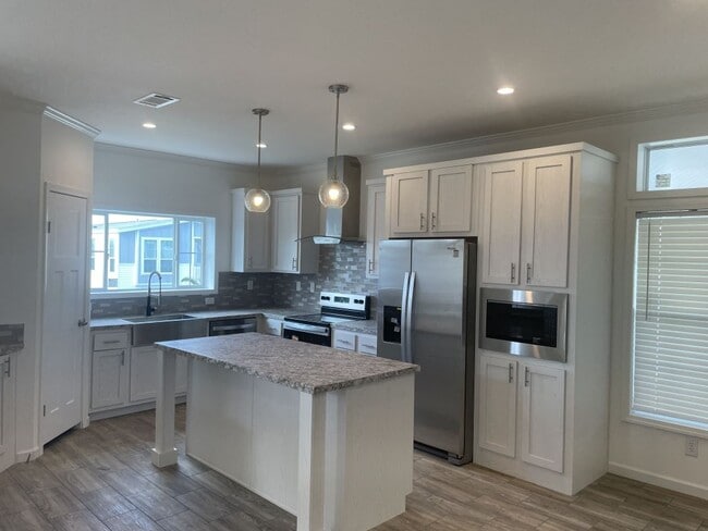 6902 42nd Trail N in Riviera Beach, FL - Building Photo - Building Photo