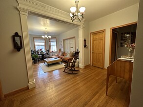 25 Gibbs St, Unit 1 in Brookline, MA - Building Photo - Building Photo