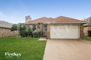 6317 Woodcreek Trail in Fort Worth, TX - Building Photo