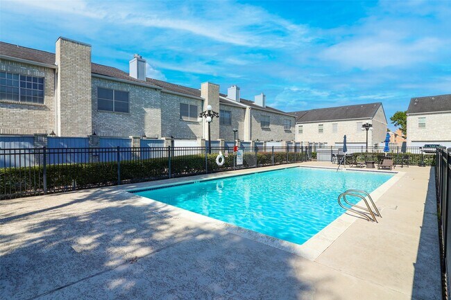 346 Wilcrest Dr