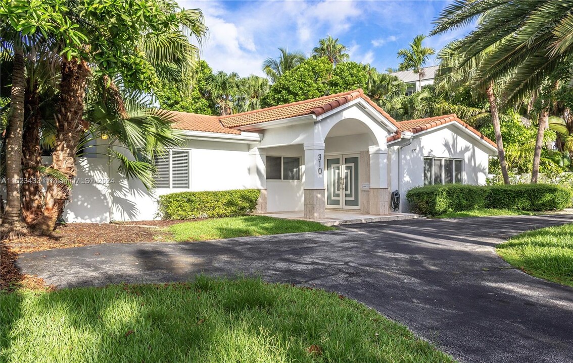 310 Cypress Dr in Key Biscayne, FL - Building Photo