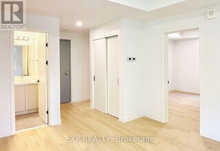 135 Sweetland Ave in Ottawa, ON - Building Photo - Building Photo