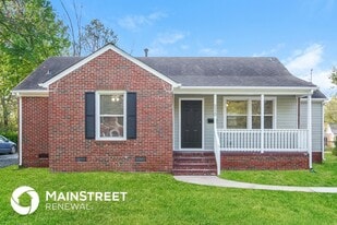 5520 The Plaza in Charlotte, NC - Building Photo