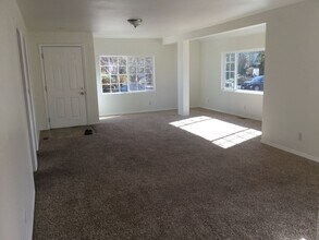 3969 NE Cleveland Ave in Portland, OR - Building Photo - Building Photo