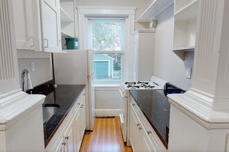 11 Gray St, Unit 1 in Cambridge, MA - Building Photo - Building Photo