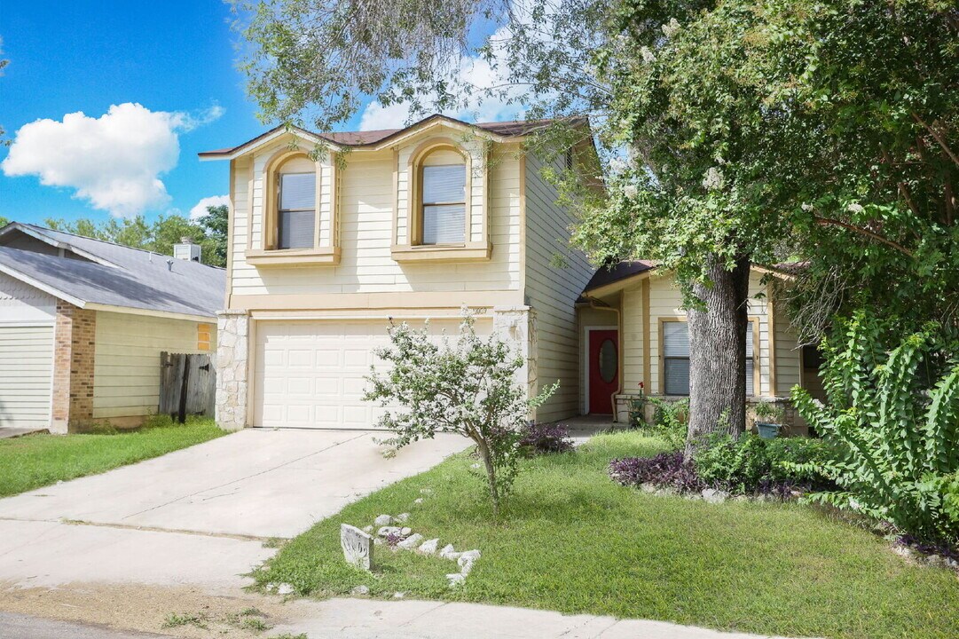 11009 Almond Park in San Antonio, TX - Building Photo