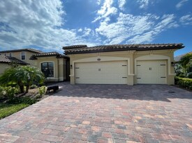 20572 Benissimo Dr in Venice, FL - Building Photo
