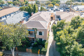 7964 Norton Ave in West Hollywood, CA - Building Photo - Building Photo