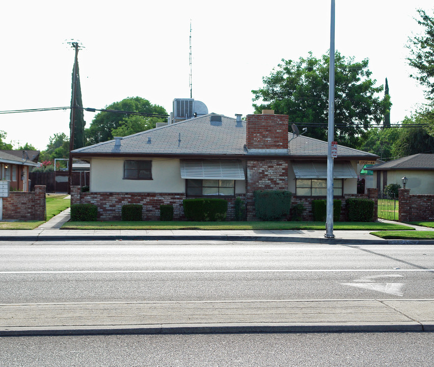 2938 N 1st St in Fresno, CA - Foto de edificio