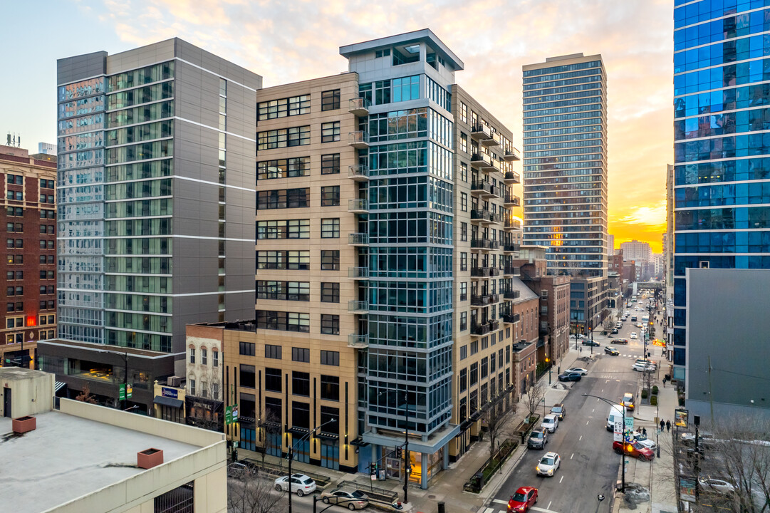 Superior West in Chicago, IL - Foto de edificio