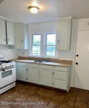 140 W River St in Wilkes-Barre, PA - Foto de edificio - Building Photo