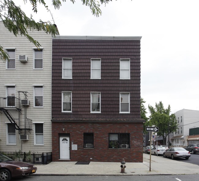 330 Leonard St in Brooklyn, NY - Building Photo - Building Photo