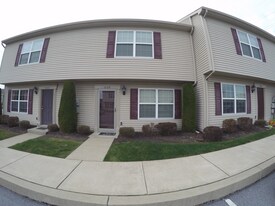 2123 Quail Hollow Dr in Mechanicsburg, PA - Building Photo
