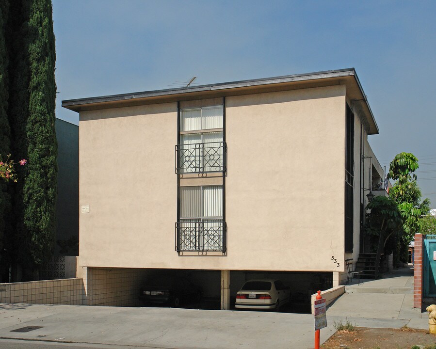 533 N Alfred St in Los Angeles, CA - Building Photo