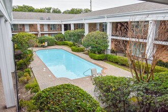 5343 Richmond Ave. in Houston, TX - Foto de edificio - Building Photo