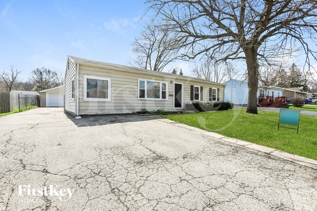 315 Four Winds Way in Carpentersville, IL - Building Photo - Building Photo