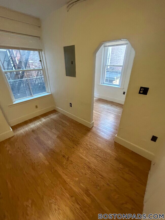 4 Garden Ct St, Unit 3B in Boston, MA - Foto de edificio - Building Photo