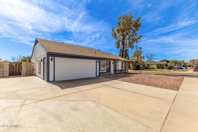 4743 W Villa Theresa Dr in Glendale, AZ - Building Photo - Building Photo