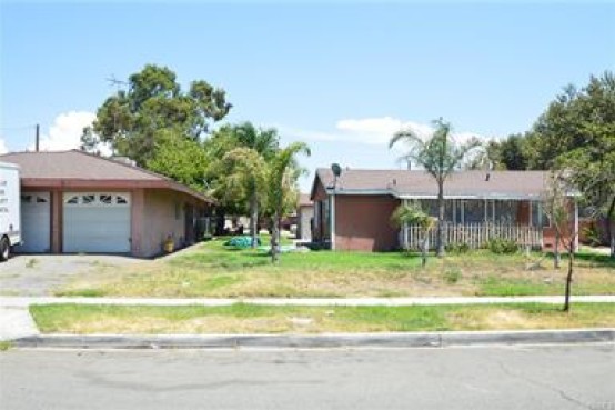 Pepper Ave Apartments in Fontana, CA - Building Photo