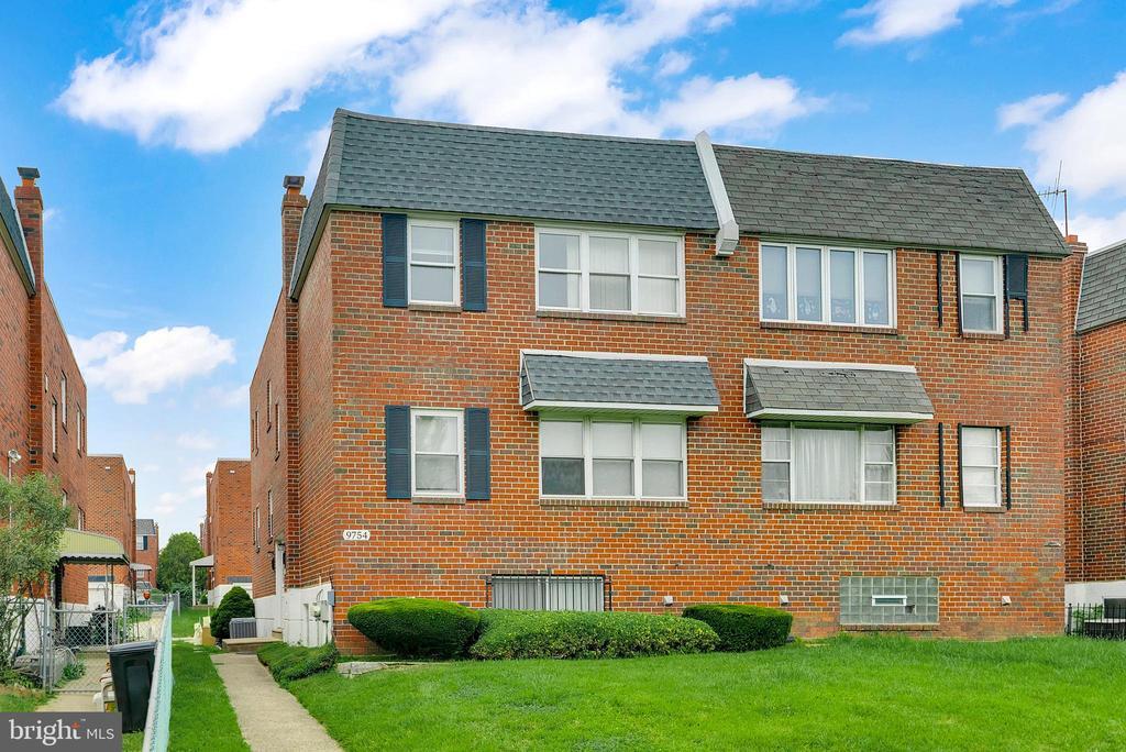 9754 E Roosevelt Blvd in Philadelphia, PA - Building Photo