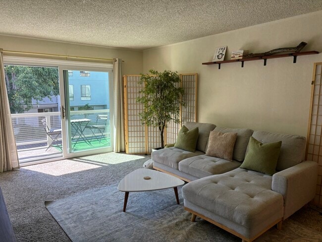 1 Captain Dr, Unit #363 in Emeryville, CA - Foto de edificio - Building Photo