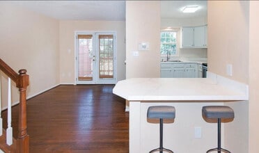 14096 Winding Ridge Ln in Centreville, VA - Building Photo - Building Photo