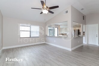 1013 Dartmoor Pl in Kissimmee, FL - Foto de edificio - Building Photo