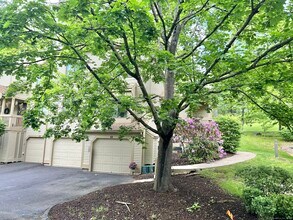 17 Ashford Dr in Avon, CT - Building Photo - Building Photo