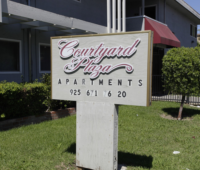 Courtyard Plaza in Concord, CA - Foto de edificio - Building Photo