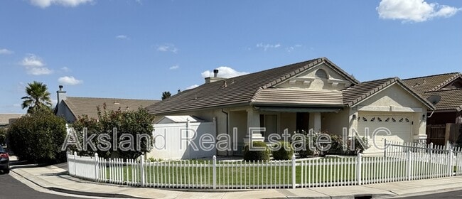 174 McGinnis Ave in Manteca, CA - Building Photo - Building Photo