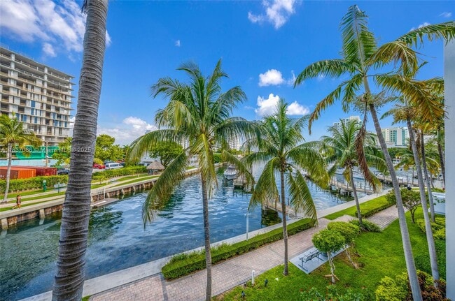 7914 Harbor Island Dr in North Bay Village, FL - Building Photo - Building Photo