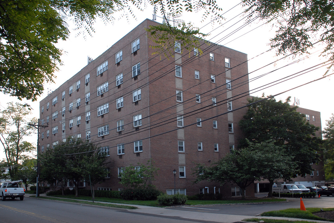 Maplewood Plaza Condo in Maplewood, NJ - Building Photo