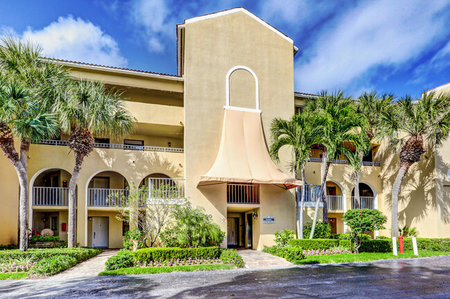 600 Uno Lago Dr in North Palm Beach, FL - Building Photo - Building Photo