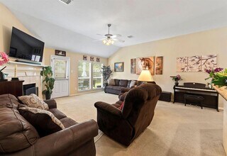 12822 Lakeshore Dr in Montgomery, TX - Building Photo - Building Photo