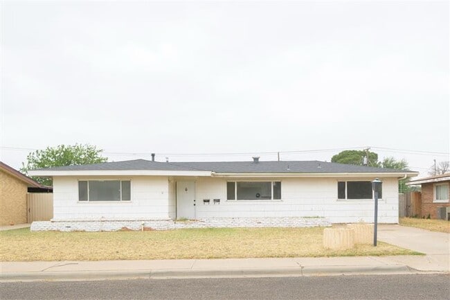 property at 2907 Nabors Ln