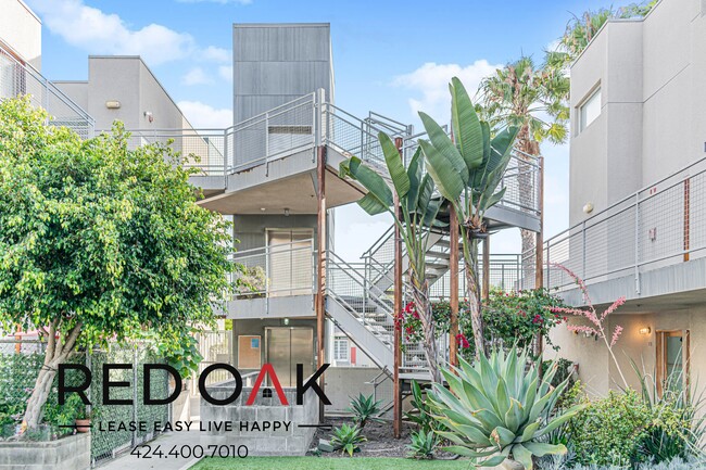 1011 Pico Blvd in Santa Monica, CA - Building Photo - Building Photo