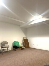 302 Grand Ridge Dr, Unit 302 in Ridgefield, NJ - Foto de edificio - Building Photo